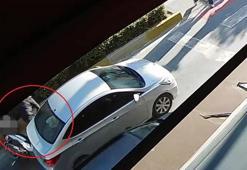 Yayalara yol veren otomobile motosiklet arkadan çarptı