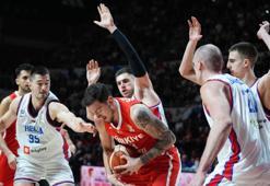 12 DEV ADAM ADINI ÜST TURA YAZDIRDI! Türkiye - Sırbistan basketbol maçı kaç kaç bitti?