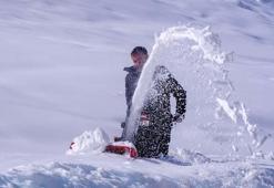 Erzurum’da kar yağışı durdu, çilesi devam ediyor