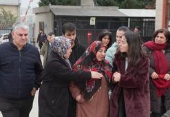 Zeytinburnu'nda ölü bulunan anne ve 8 yaşındaki kızının cenazeleri yakınlarına teslim edildi