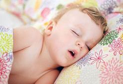 Çocuğunuz ağzı açık uyuyorsa dikkat! Nedeni çene problemleri olabilir