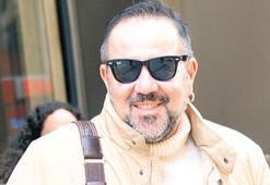 Kıyafetleri eğitim için bağışlıyor!