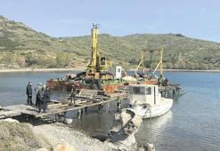 Bodrum’da kaçak iskeleler yıkıldı