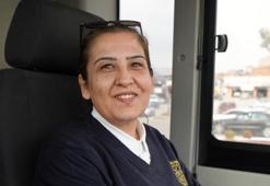 'Hayalimi gerçekleştirdim' dedi, şehrin ilk kadın otobüs şoförü oldu