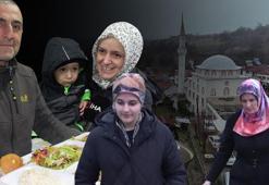 Köyde ezber bozan gelenek! Kadınlar yemek yapmıyor, sofraya erkekler kuruyor: Elimizi bile sürmüyoruz