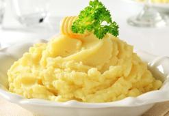 Patates püresinde herkes bu hatayı yapıyor! Süt sıcak mı dökülmeli soğuk mu?