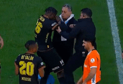 Göztepe'de Bokele, ambulansla hastaneye kaldırıldı