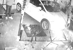 Kaza şans eseri ucuz atlatıldı! Kafeye dalan otomobil...