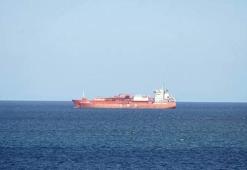 BAE açıklarındaki bir gemiye daha şüpheli saldırı! Yangın çıktı, hasar tespiti yapılamıyor