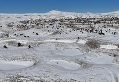 Toroslar’da doğa mucizesi! Yağışlar obrukları karla doldurdu, ortaya büyüleyici görüntüler çıktı