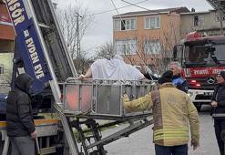 27 yaşında, 240 kilo! 7’nci kattan vinçle indirildi: İçeriden kurtarıp tedavi için götürdüler