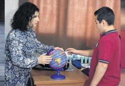 Dünya öğrencilerin parmakları ucunda