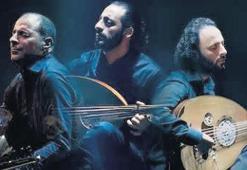 Yine Filistin için sahnedeler