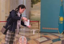 Kazakistan'da halk, yeni anayasa için sandık başında!