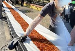 Dünyanın en uzun lahmacunu Türkiye’den çıktı! 63 metreyle adını tarihe yazdırdı