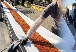 Dünyanın en uzun lahmacunu Türkiye’den çıktı! 63 metreyle adını tarihe yazdırdı
