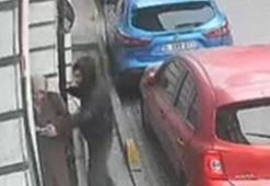 Fatih'te sokakta kadının elindeki telefonu çalıp kaçan şüpheli yakalandı
