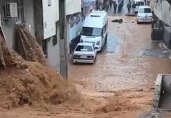 Şanlıurfa’da sağanak hayatı felç etti! Evin içinden sular böyle geldi