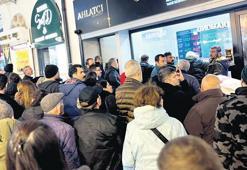 Piyasalar sallandı altına talep patladı
