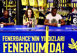 Fenerbahçe'de Guendouzi, Nene ve Cherif, imza gününde taraftarlarla buluştu