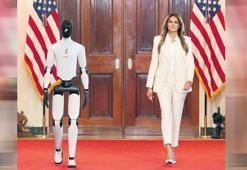 Robotla sahneye çıktı