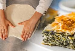 Pizza hamurundan kat kat börek! Üstü çıtır içi bol el açması: Bolca yağlayın