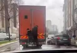 Esenyurt'ta trafikte patenle tehlikeli yolculuk kamerada