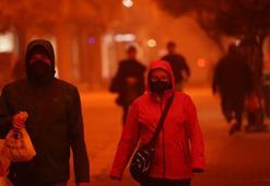 Yunanistan’da film sahnelerini aratmayan görüntü! Gökyüzü kırmızıya büründü