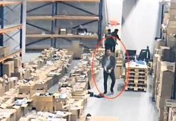 Gümrük memurları kendilerine emanet edilen eşyaları çalıp, sattılar! Şampanya patlatıp, kutladılar