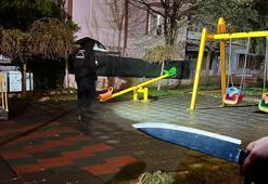 İzmir'de çocuk parkında korkunç olay! 2 yaşındaki çocuk bıçaklandı