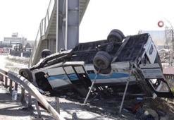 Ankara'da feci kaza: Özel halk otobüsü üst geçide çarptı: 4 ölü!