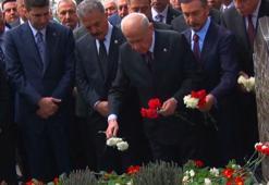 MHP lideri Bahçeli'den Türkeş'in kabrine ziyaret etti