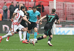 Samsunspor - Konyaspor maçında gol düellosu! Son dakikada penaltı kaçtı, kazanan çıkmadı