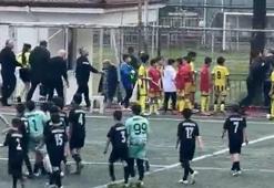 Maç bitti, sahaya atladı! Kadın hakeme saldırı girişimi