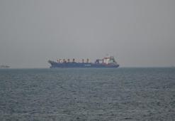 Ateşkesin ardından gözler Hürmüz Boğazı'ndan geçmeyi bekleyen gemilere çevrildi
