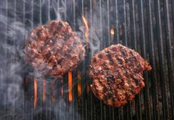 Hamburger köftesini evde yapmak bu kadar basit! Fast food'çulara taş çıkartıyor