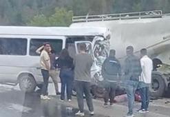 Isparta-Antalya kara yolunda can pazarı! Tır ile minibüs çarpıştı: 7 ölü, 7 yaralı
