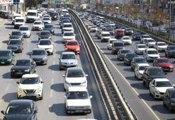 İstanbul yine haftaya trafikle başladı: Yoğunluk yüzde 72'ye ulaştı