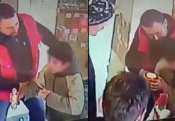 Fark ettiği an çocuğa yapıştı! Marketçinin tek hamlesi ile hayata döndü