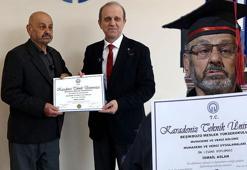 77 yaşında üniversiteyi bitirdi! Rektörden özel davet: 'Diplomasında benim imzam vardı, ama yüzünü hiç görmemiştim'