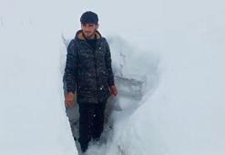 Nisan ayında insan boyu kar! Kentte şaşkına çeviren manzara