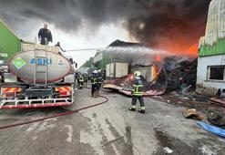 Adana’da geri dönüşüm tesisinde çıkan yangın kontrol altına alındı