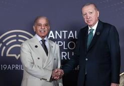 Erdoğan, Pakistan Başbakanı ile görüştü
