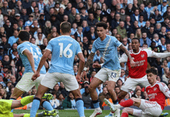 Premier Lig'de dev maçta Manchester City, Arsenal'i devirdi