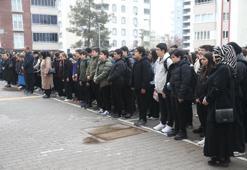 Kahramanmaraş’ta okul saldırısında hayatını kaybedenler için anma programı düzenlendi! Gözyaşları dinmedi