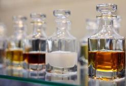 Parfümlerin içinden at idrarı çıktı! Cildi mahvediyor, herkes fiyatına şaşırdı