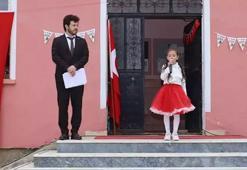 Bir öğretmen, bir öğrenci: 23 Nisan'ı protokol ve mahallelilerle kutladılar