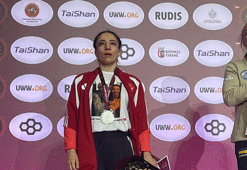 Avrupa Güreş Şampiyonası'nda bir başarı daha! Evin Demirhan Yavuz, gümüş madalya kazandı