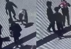 Öğrencilerin bayrak hassasiyeti! Düşen bayrağı yerden alıp öptü