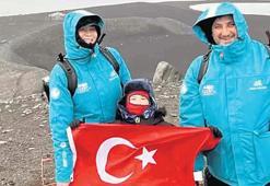 Güney Kutbu’nda Türk bayrağı açtı